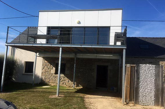 Extension avec terrasse sur pilotis réalisée par Veloso Frères